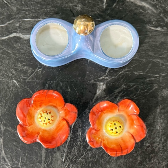 CHIKARAMACHI Flower Salt & Pepper Shakers - Picture 4 of 14